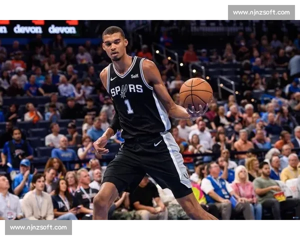 热火对决马刺巅峰之战直播解析球星碰撞看点全览攻防博弈战术焦点前瞻